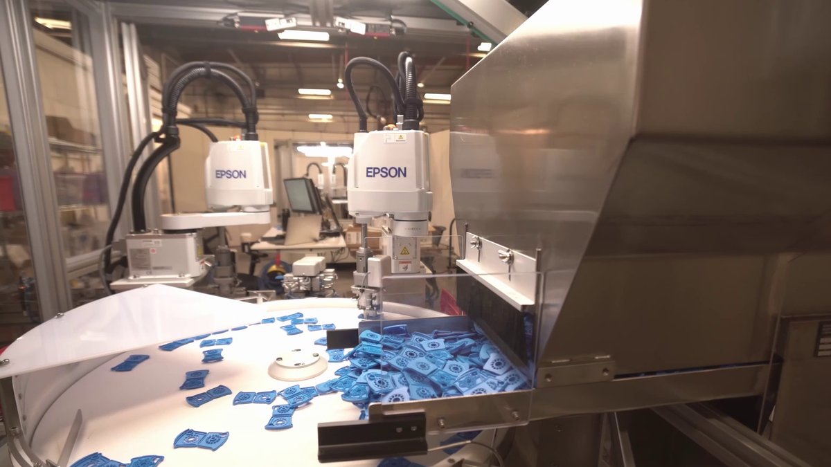 FlexiBowl feeding moulded plastic components to twin Epson SCARA robots