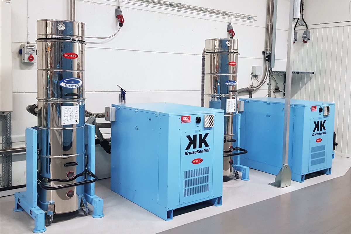 Moretto conveying and dust filtration installation with KruiseKontrol units