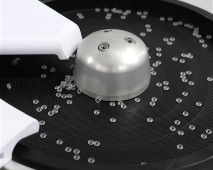 Small ball bearings separated on a FlexiBowl disc without vibration